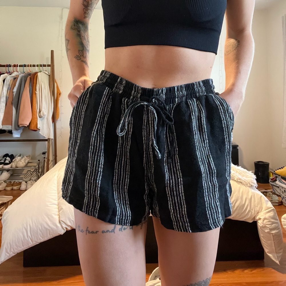 Universal thread shorts
